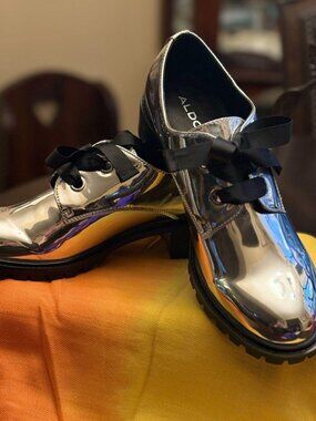 ALDO Women's Silver Oxfords - size 8.5